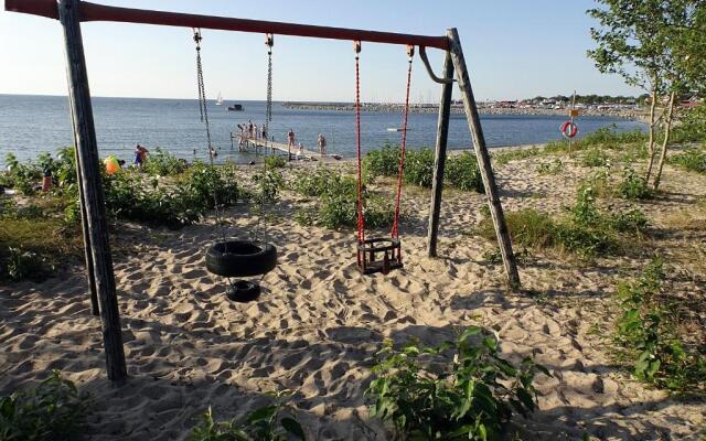 Stuga m havsutsikt & 50m till strand
