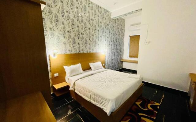 Hotel B P Emerald