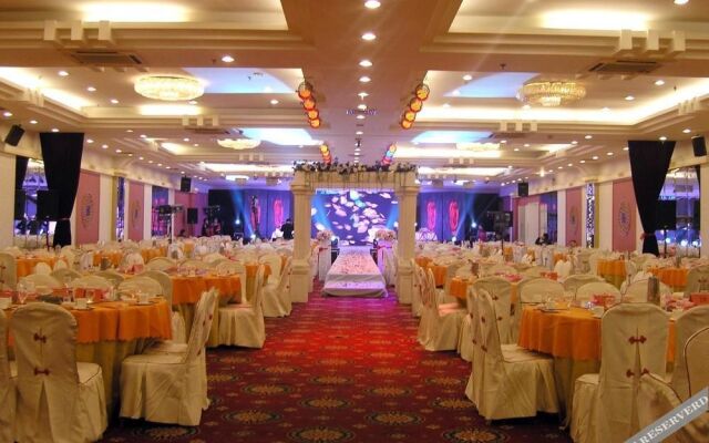 Century Plaza Qidu Hotel