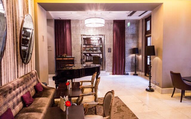 The Waldorf Hilton, London