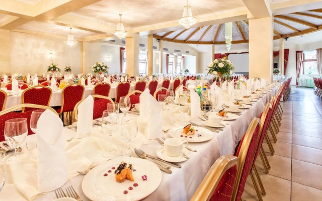 Lesna Perla - Restaurant and Hotel