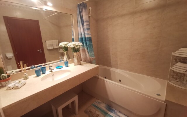 Oliveira's Atlantic View - 2 bed apt Sleeps 6