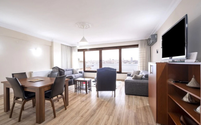 Flat With Sea View Near Uskudar Ferry Station