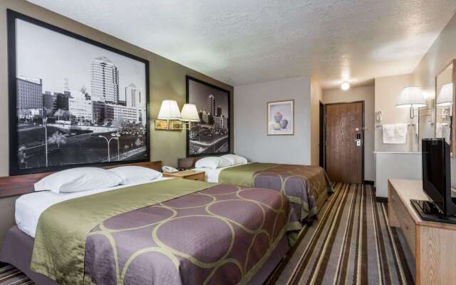 Super 8 by Wyndham Bernalillo