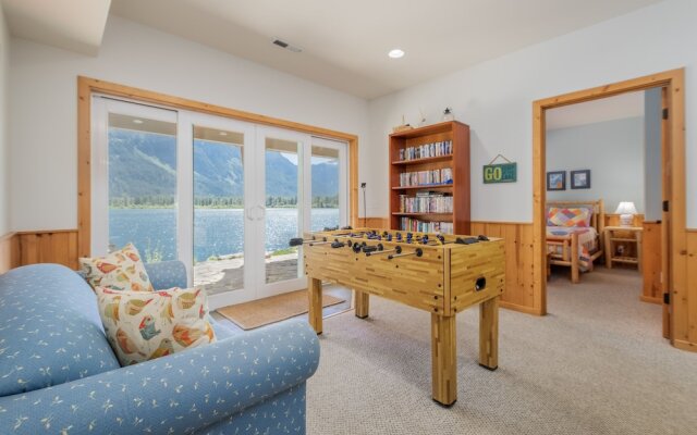 Lazy Bear Lodge 3 Bedroom Home by NW Comfy Cabins by RedAwning