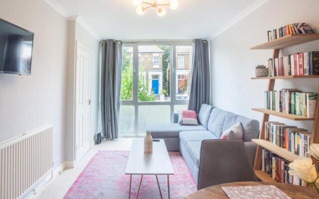 Sunny and Bright 1 Bed Apartment in London