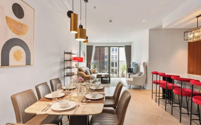 The Crest Residence Luxury by Metropole