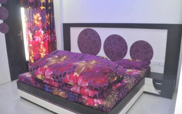 Goel Residency