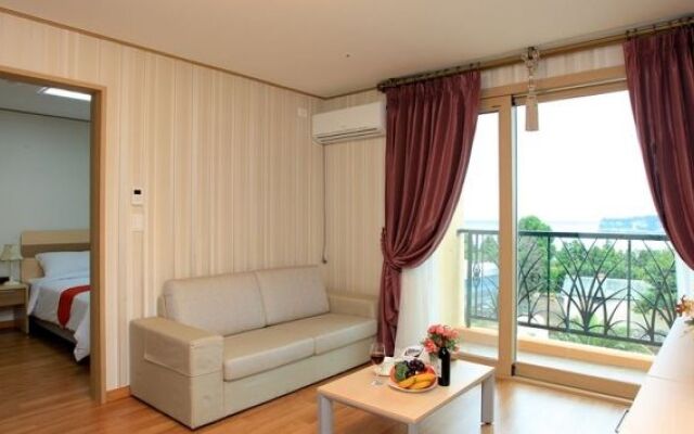 Pol A Resort