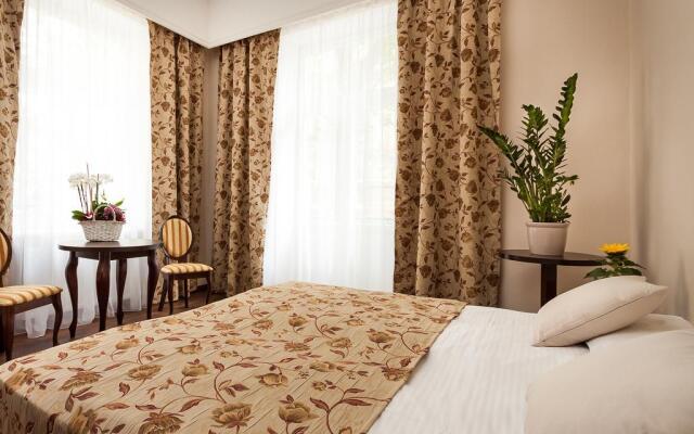 Fragola Budget Rooms & Apartments