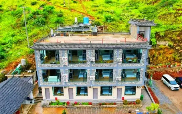 Jijing Xilu Bieyuan｜Starry Canyon Homestay(Hutiaoxia Branch)