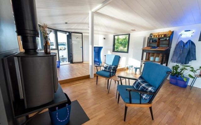 Péniche Carpe Diem La Rivière House