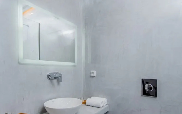 Golden View Jacuzzi Suites