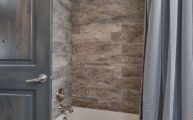 Hickory-dickory Hollow