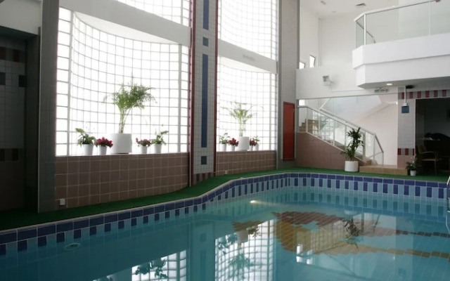 Landmark Suites Hotel