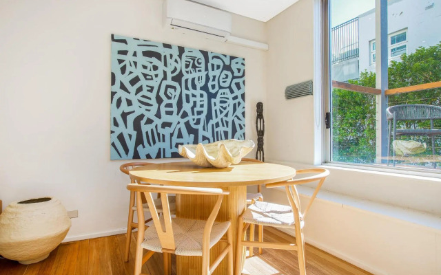 Sun-filled Loft With Balcony 1 street from Beach