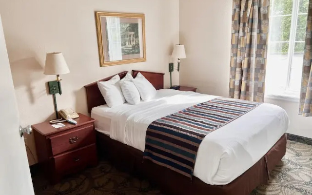 GrandStay Residential Suites