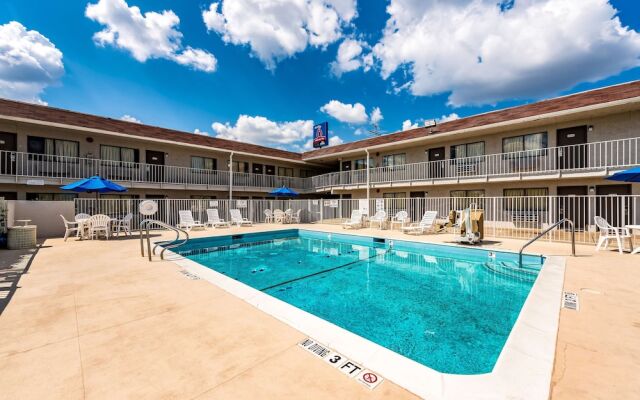 Studio 6 Monroe, LA - Hwy 165