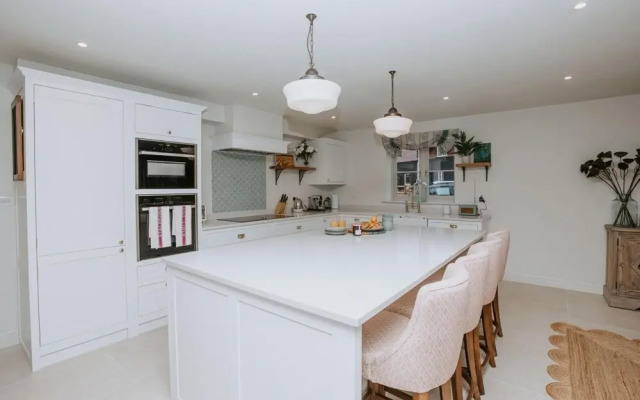The Dragonfly - Central 2 Bedroom House