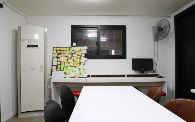 Moon's Hostel