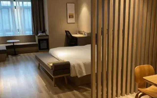 Atour Hotel Zhenjiang Xijindu Jinshan Temple