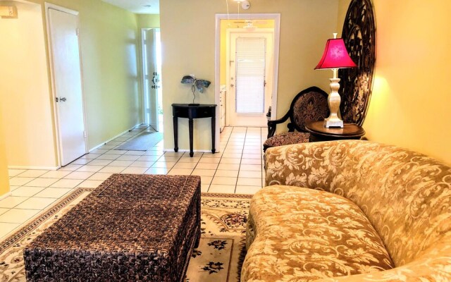 Olde Naples Condo #815