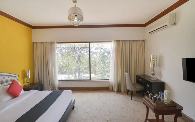 Capital O 29124 Royal Palms Hotel