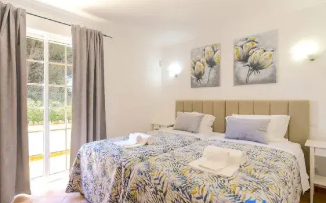 7 Bedroom Private Villa Tenazinha II, with heated pool