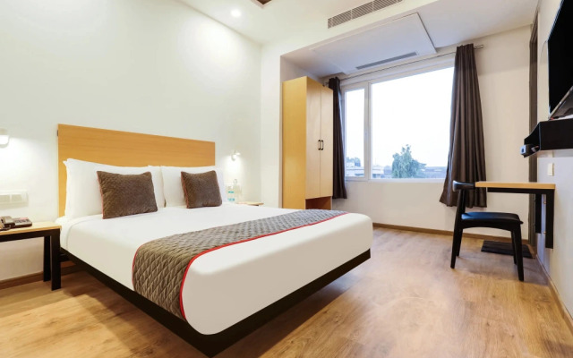 OYO Townhouse 231 Golden Avenue Road