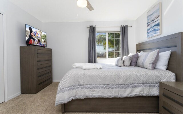 Beautiful 5Bd Single Family w/ Game Room @ 106 Lake Wilson Preserve