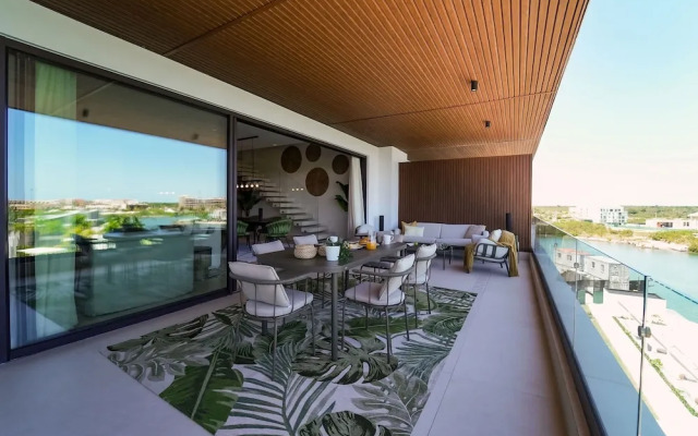 Marina Garden Penthouse 3 Bedroom Apartment