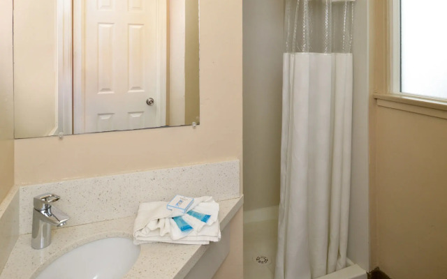 Pacific Shores Inn