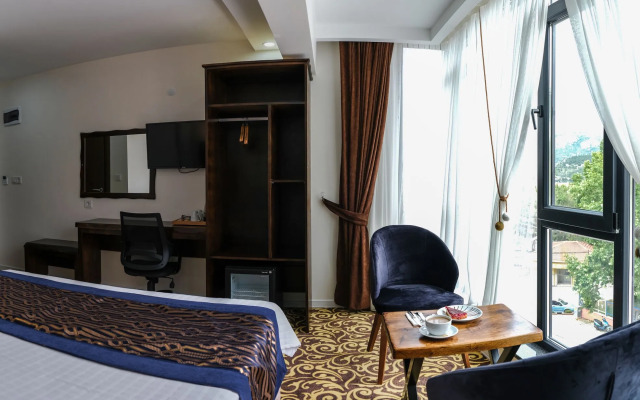 Çınar Han Otel ve Cafe