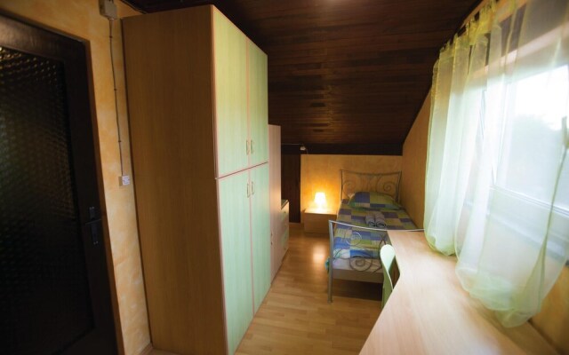 Awesome Apartment in Medulin With 5 Bedrooms and Internet