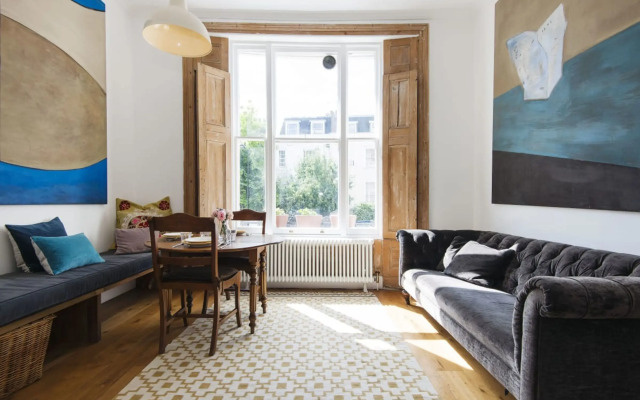 Bright Talbot Road Apartment