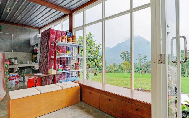 OYO 90225 Rumah Bambu Trawas syariah