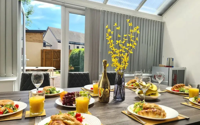 House of 4 Chimneys by Your Lettings UK