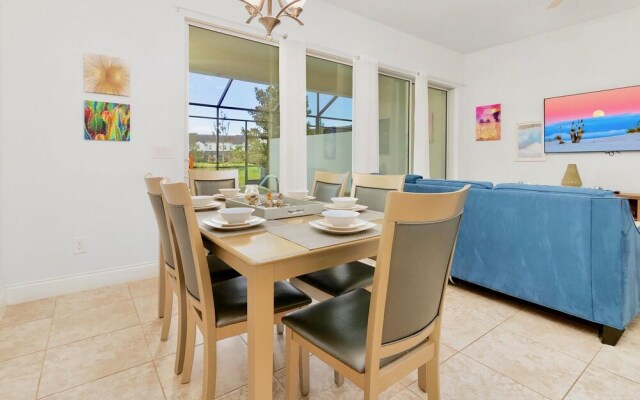 Stylish 3BR Townhouse With Pool Near Disney