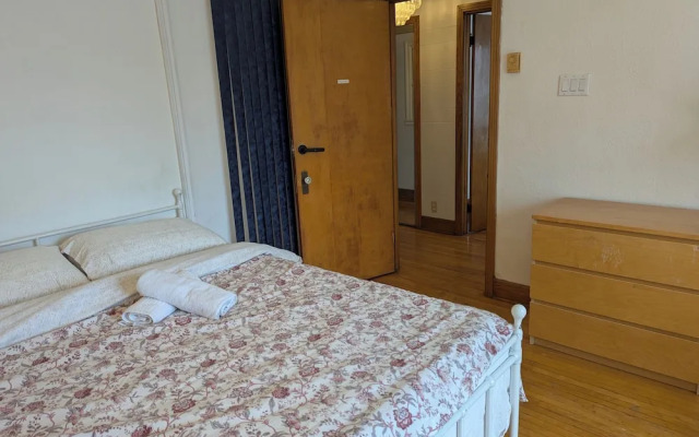 Apartment near Metro Monk Station