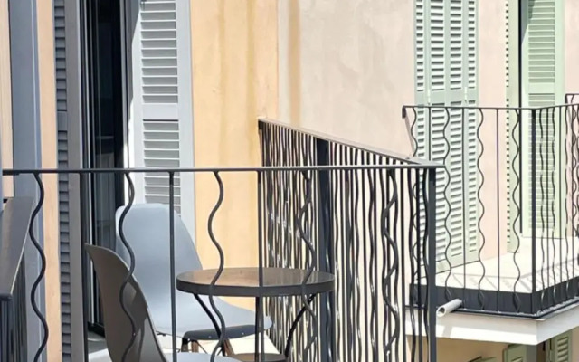 Antibes Old Center Charming Brand New Apartment