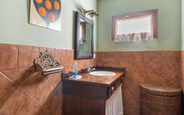 Cosy Holiday Home in Valencia With Billiards and Barbecue