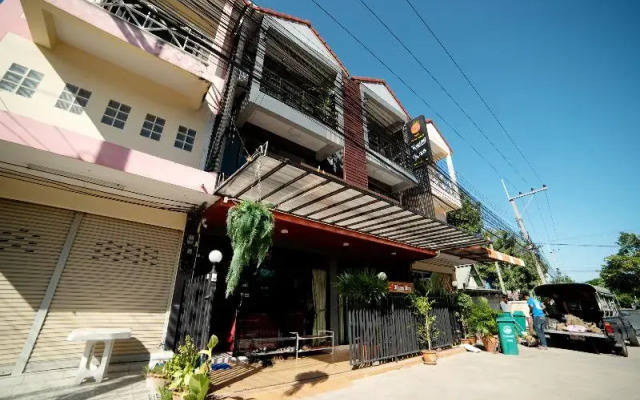 OYO 465 Krung Kao Traveller Lodge (Vaccinated Staff)