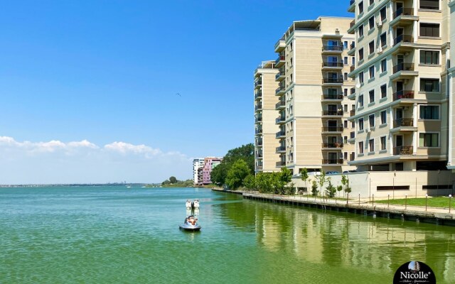 Deluxe Nicolle Solid Residence Mamaia