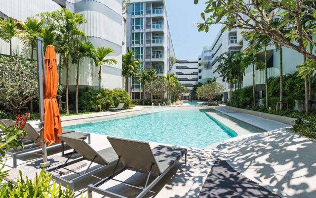 Favstay - The Base Downtown Phuket