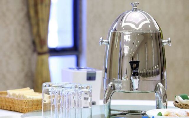 Zhenbao Holiday Hotel (Nanjing Olympic Sports Center)