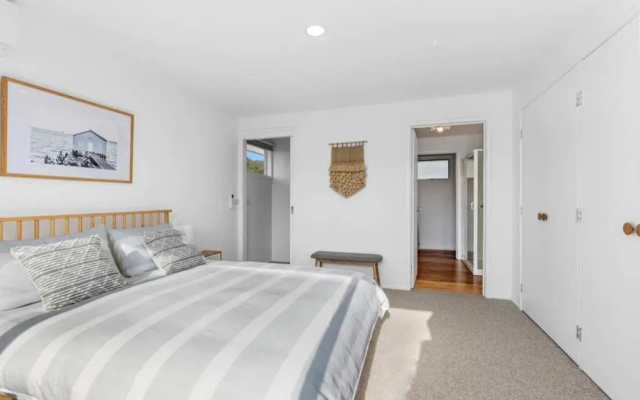 SALTWATER HOUSE - Opposite the beach and views over the lake! — 4-star hotel in Ocean Grove