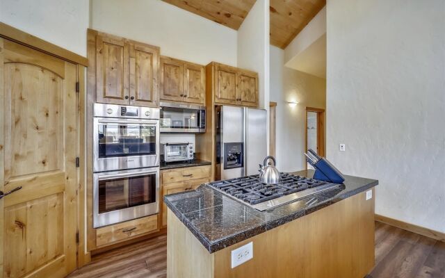 Highfield Trail 4 Bedroom Home by RedAwning