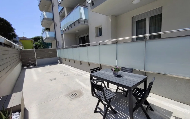 Modern Flat With Swimming Pool by the Beach