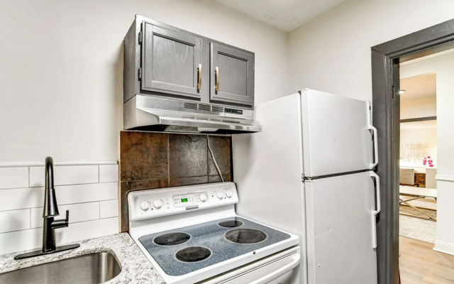Walkable Location: Welcoming Unit in Omaha