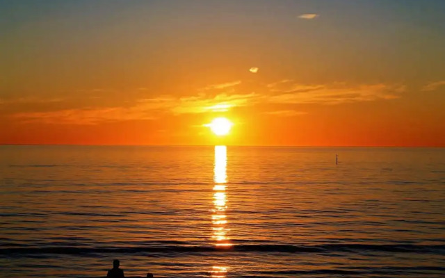 Unwind Esplanade Beach Escape No 5